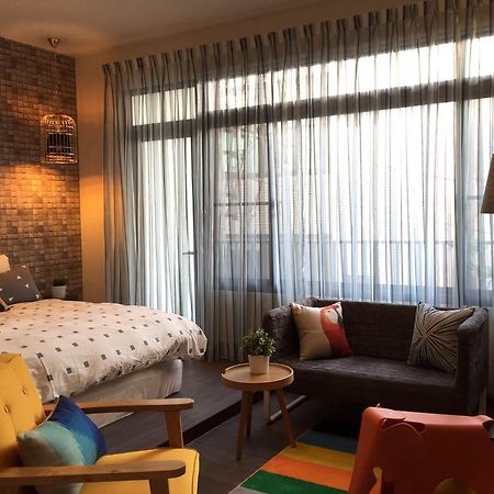 Hotel Ho.Me-Easyhouse à Tainan Extérieur photo